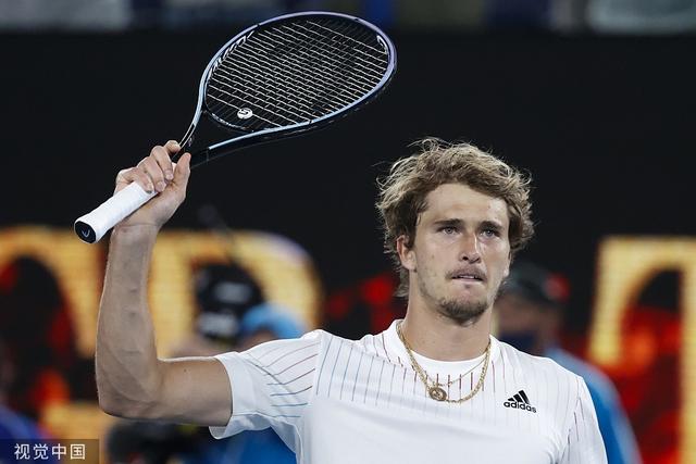 弗格投篮碰到徐杰脸部 杨鸣对着闫军贴脸输出